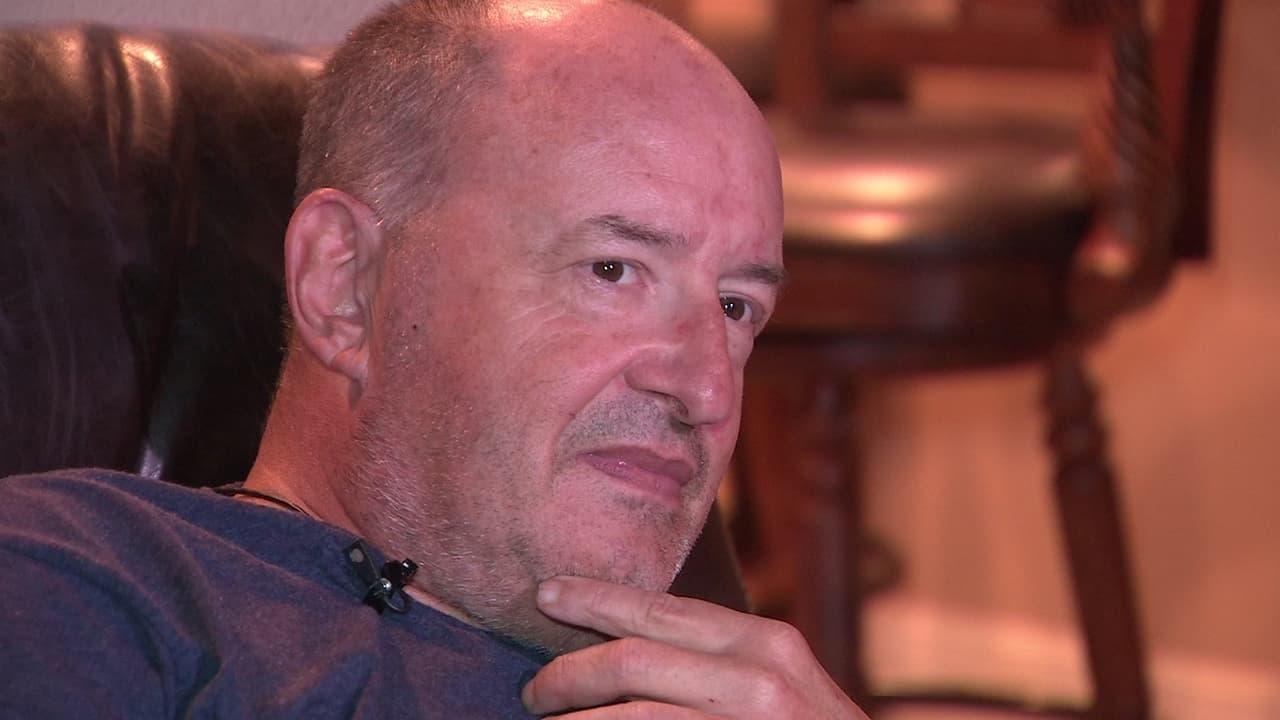 David Miller, uno los inquilinos en la casa de Paula Sinclair, afirma que aunque veía a los mejores, nunca podía hablar con ellos porque todo se manejaba de manera secreta en la casa. Un día les escribió su número de teléfono en un papel porque ellos se los pidieron.