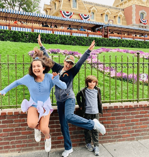 Thalia, Sabrina y Mathew disfrutan sus vacaciones al máximo.