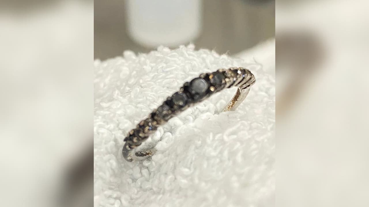 Las autoridades han pedido que cualquier persona con información sobre la identificación de la víctima o de este incidente debe contactar al detective Whitaker en al correo wwhitaker@antiochca.gov y al teléfono 925-779-6890.
<br>