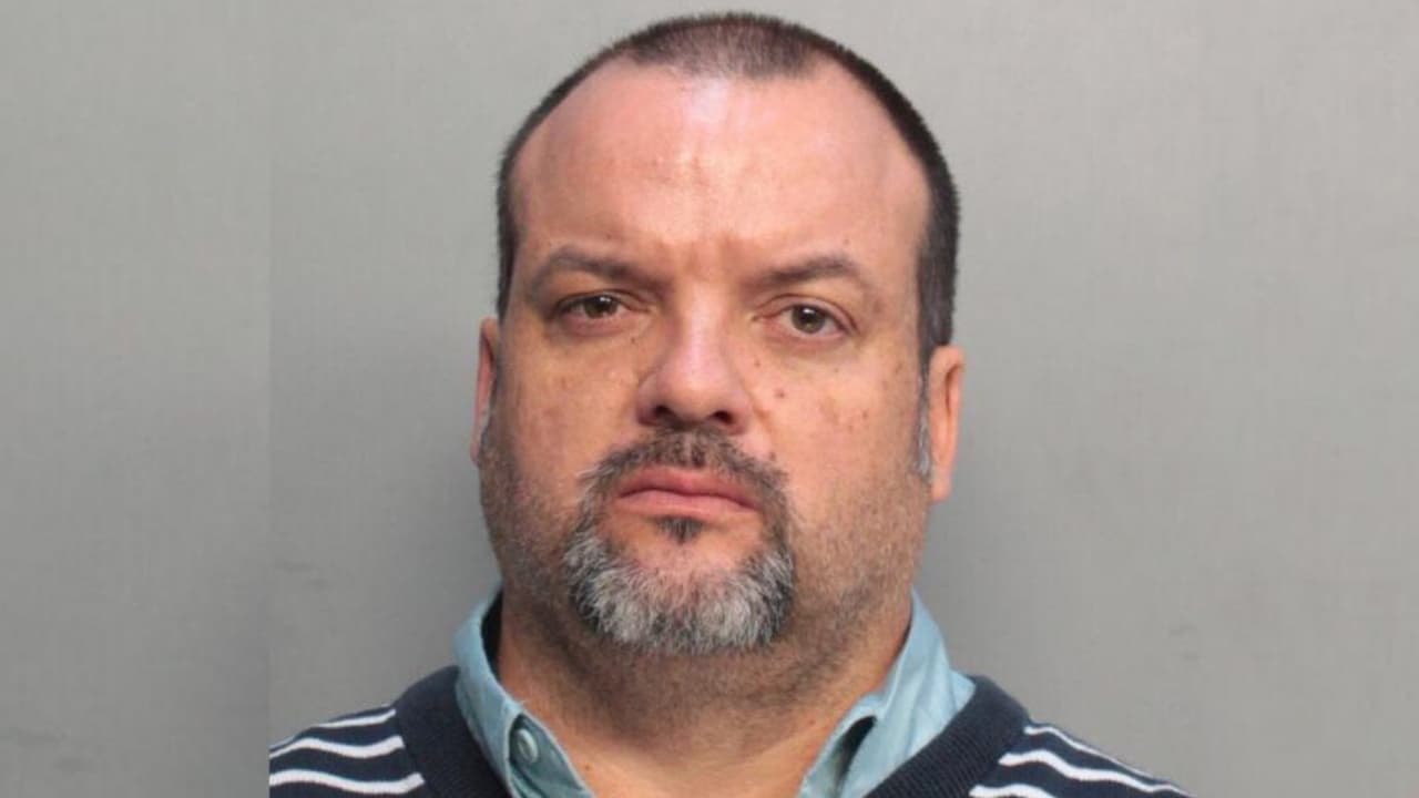 Lo arrestan por no cumplir con un contrato de remodelación en un apartamento de Doral