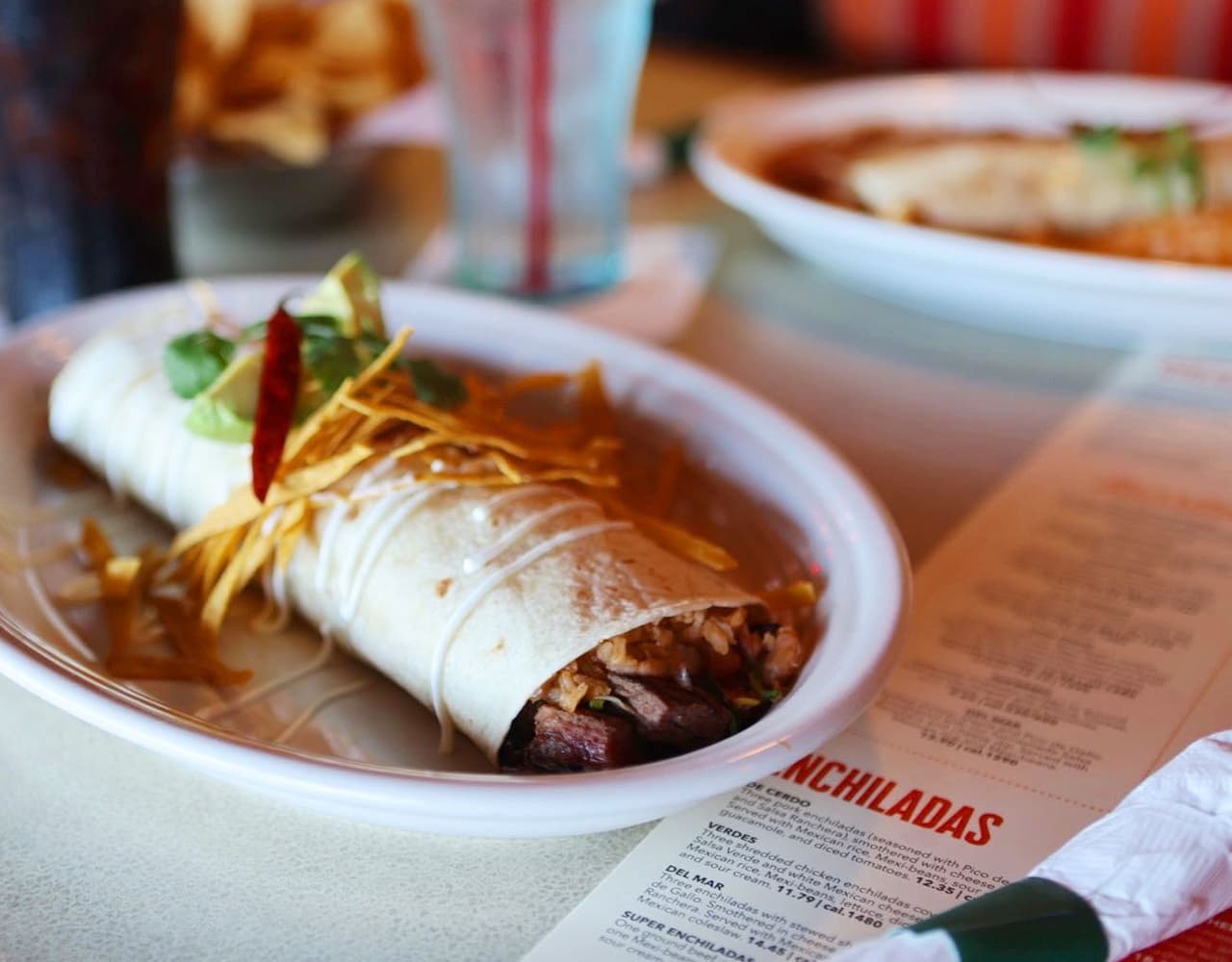 <b><a href="https://laparrilla.com/">Número 5: La Parrilla Mexican Restaurant </a></b>
<a href="https://laparrilla.com/">(2945 North Druid Hills Rd Atlanta, GA 30329)</a>. En su página web se promocionan así: “Nuestros chefs prepararán un festín de nuestras grandes delicias mexicanas, como nuestras fajitas chisporroteantes, suculentos nachos, burritos sabrosos y quesadillas derretidas, cocinadas a la perfección deseada. Nuestra maravillosa cocina mexicana te hará regresar por más de ese gran sabor del sur de la frontera”.