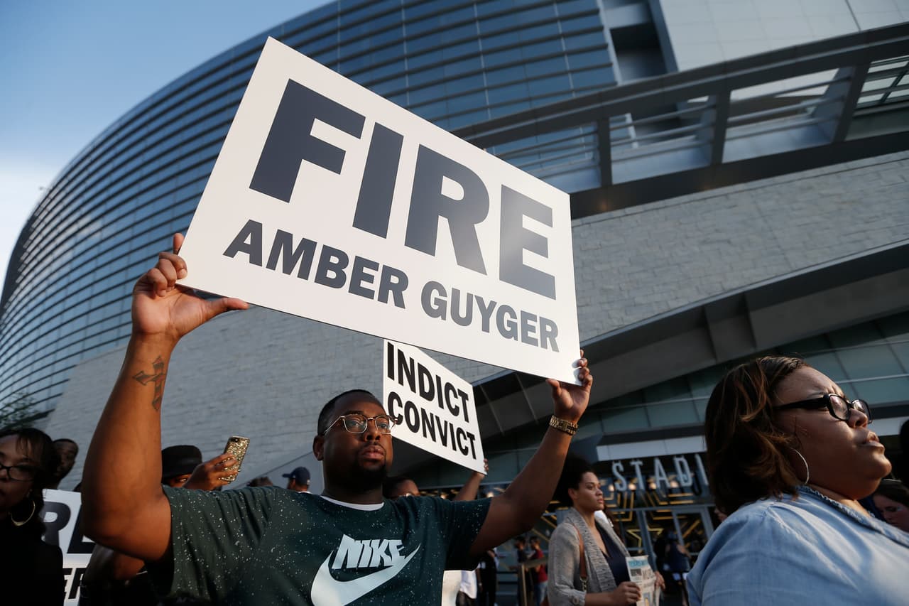 Tras la muerte de Jean, se han realizado múltiples protestas y vigilias en Dallas. Familiares y activistas pidieron el despido inmediato de Guyger.