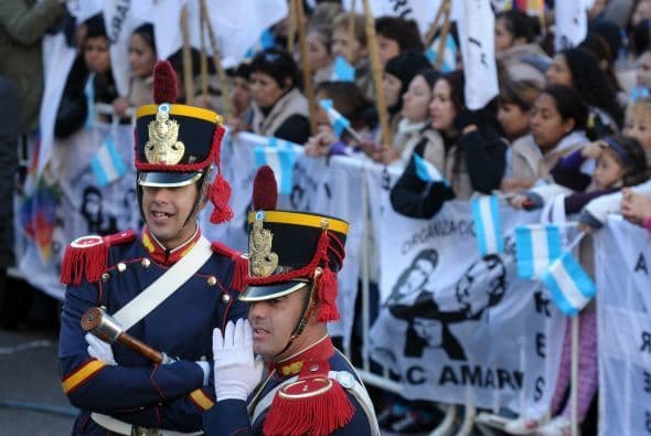 Agentes de policía tienen durante una visita a Rhondda Heritage Park.