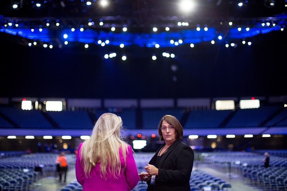 “Como la principal empresa de medios dirigidos a los hispanos en Estados Unidos, Univision tiene el compromiso de empoderar a la comunidad latina con información sobre el proceso electoral y los candidatos”, dijo Daniel Coronell, presidente de Univision Noticias.