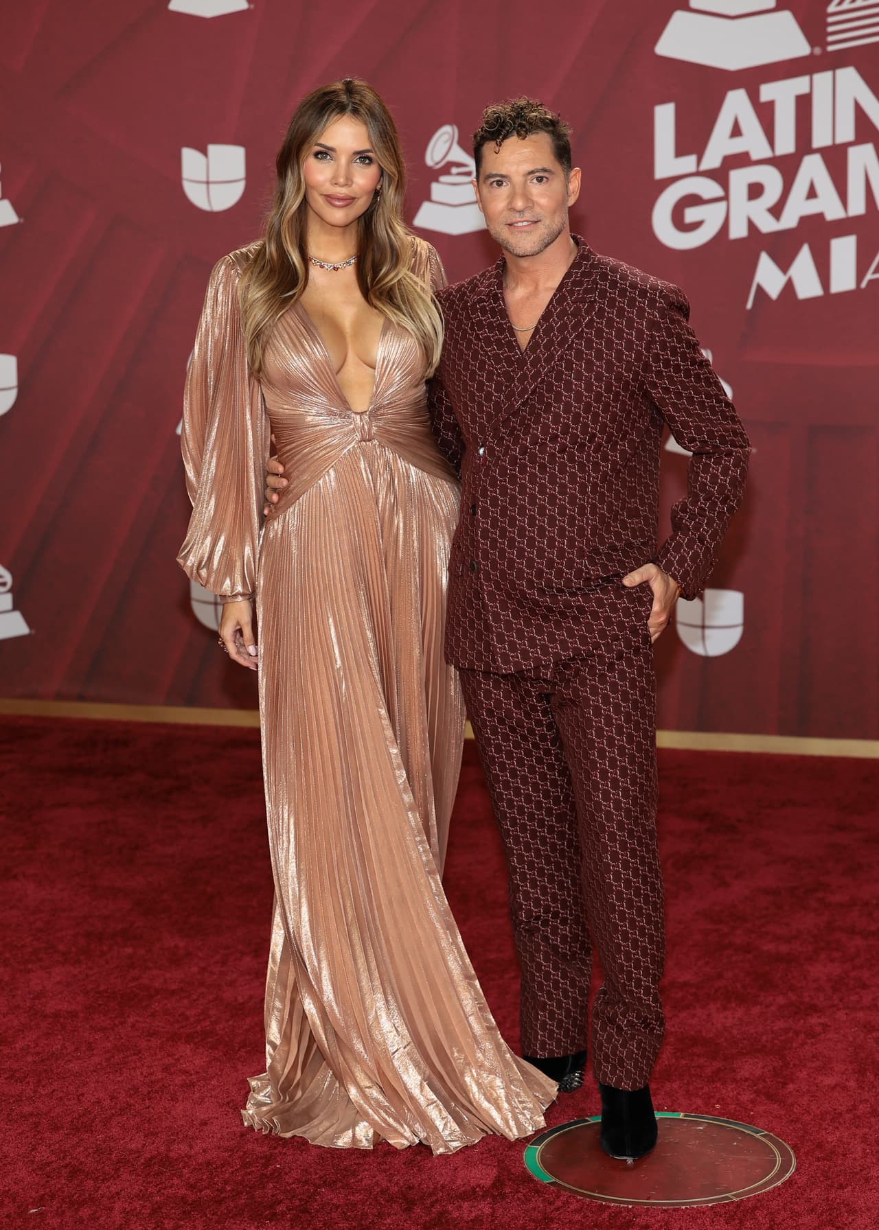 <b>David Bisbal y Rosanna Zanetti </b>
<br>
<br>Otra de las parejas que derrocharon amor en la alfombra roja de los Latin GRAMMY 2024 fueron el español y su esposa.