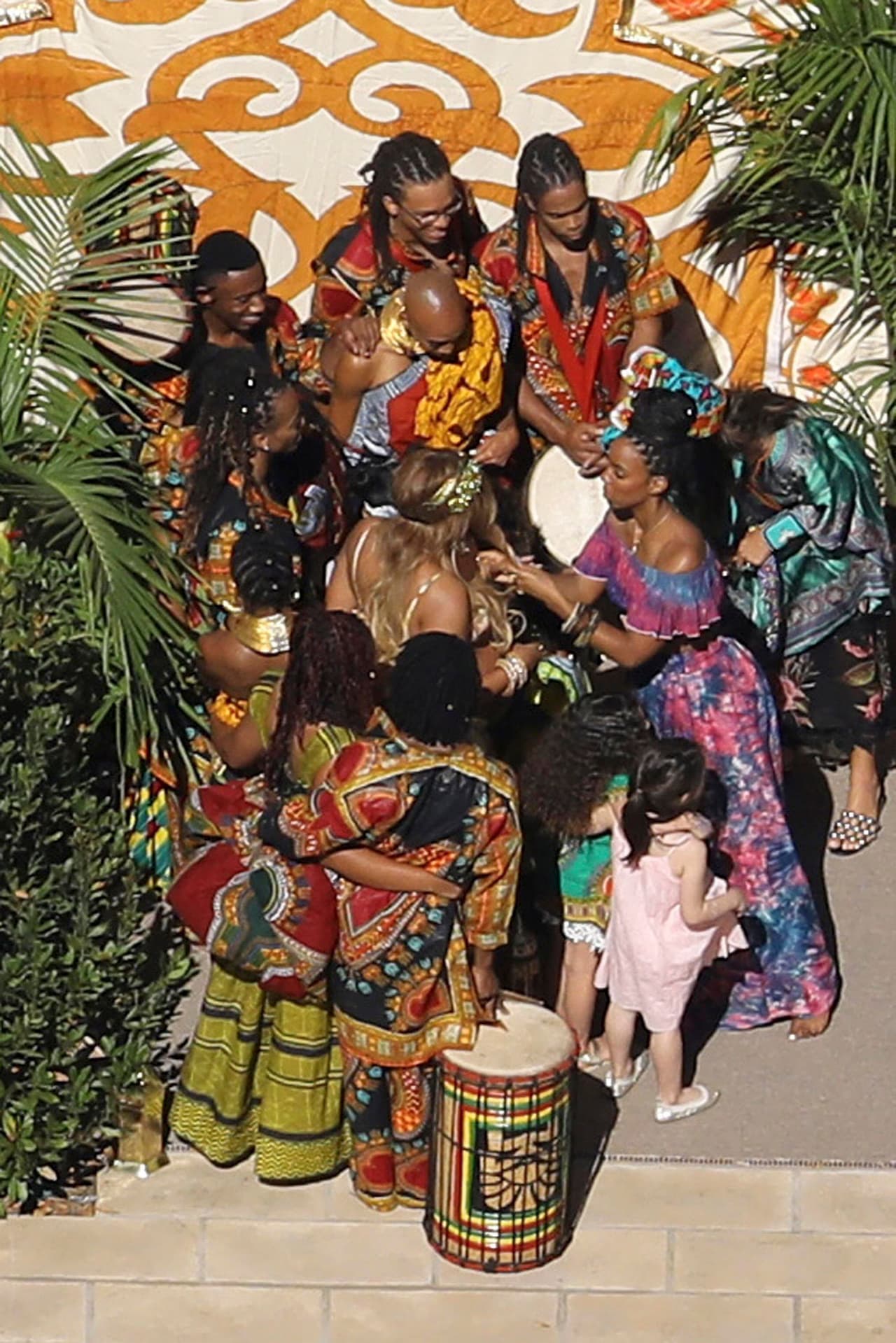 La celebración se realizó en su mansión de Beverly Hills.