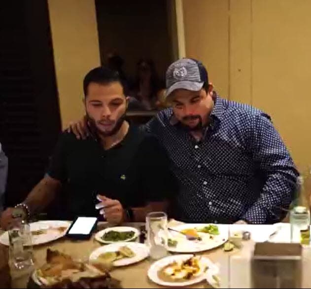 "Yo hubiera querido estar con él en esos momentos, por eso 
<b><a href="https://www.univision.com/musica/regional-mexicano/familia-aguilar-se-solidariza-con-jose-emiliano-aguilar-y-esperan-que-el-juez-no-sea-tan-duro-con-el" target="_blank">le pedí una disculpa</a></b>", se sinceró el cantante de 51 años ante Rosado, "le dije 'yo no sabía que estabas en eso'. Y nunca es tarde y aquí estoy". 
<br>