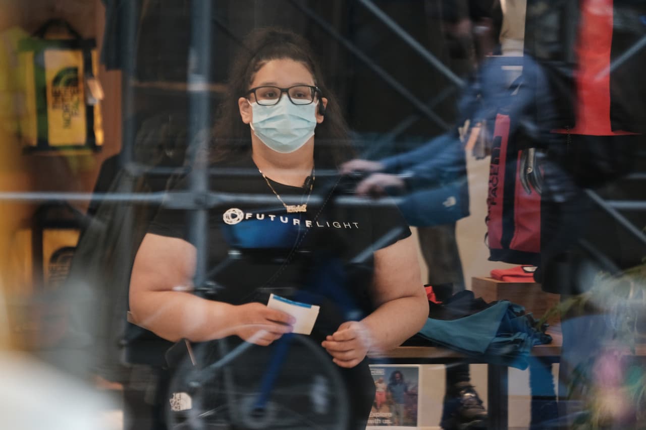 Además, las autoridades llaman a vacunarse contra el covid-19 y recibir las dosis de refuerzo.