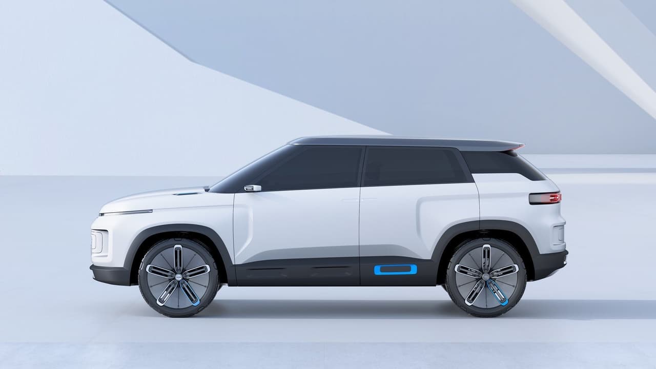 Geely, compañía china que actualmente es dueña de Volvo Cars, desarrolló esta camioneta sobre la plataforma de la Volvo XC40.