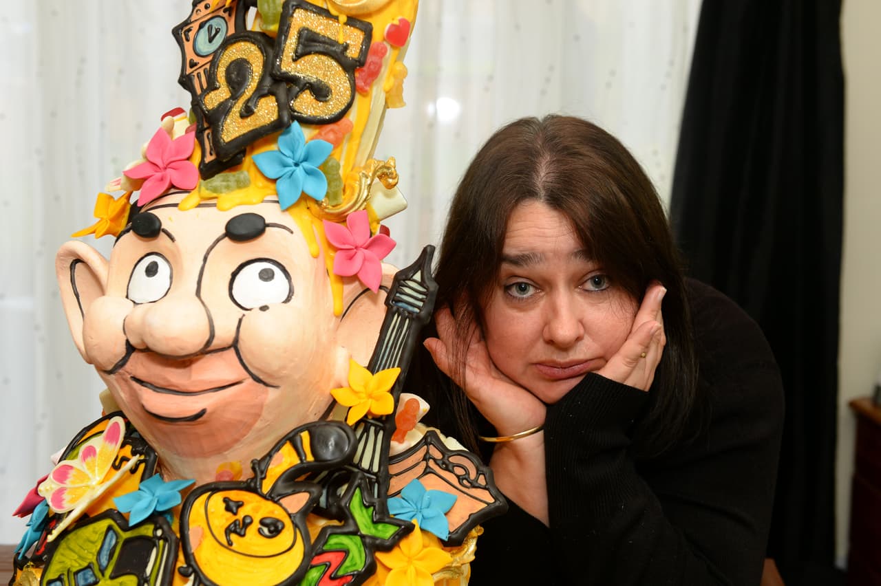 La situación era complicada pues no quería despreciar su premio.