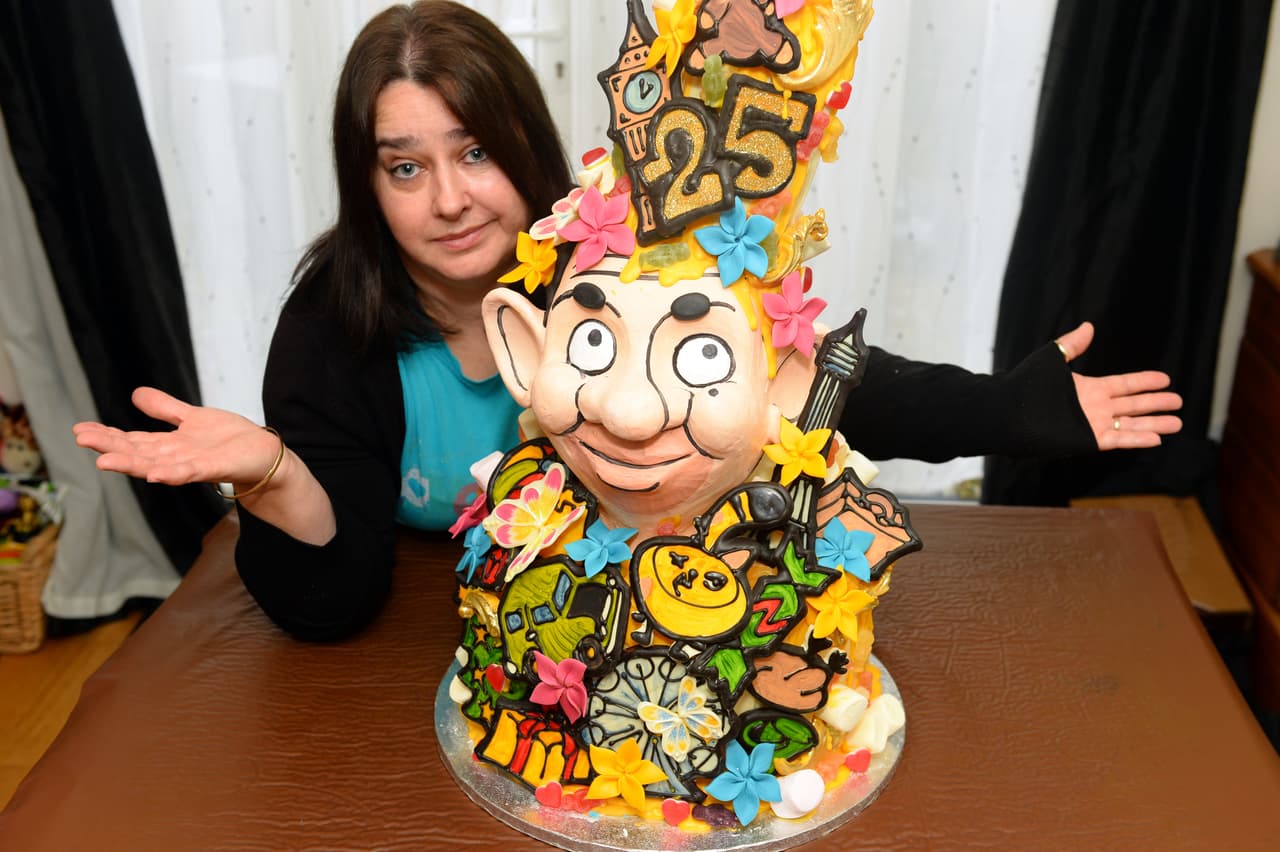 Después de algunos días, Michelle finalmente encontró 100 personas en 'Elsies caf' que degustaron el premio que la mujer ganó.