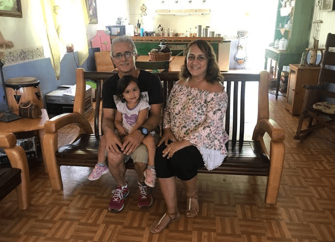 La última familia que quedaba sin luz en Puerto Rico ya tiene servicio (casi un año después del huracán María)