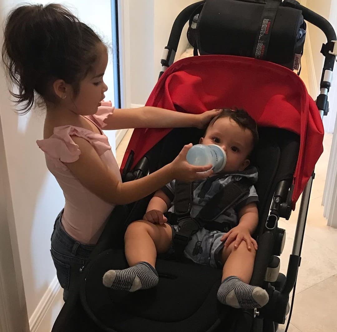 Por si fuera poco, Giulietta también le ayuda con ‘Baby Gael’: “Puro amor, mi princesa me ayuda con su hermanito”.
<br>