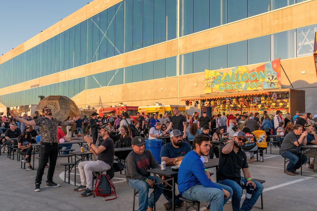 Miles de asistentes pudieron disfrutar de comida texana.