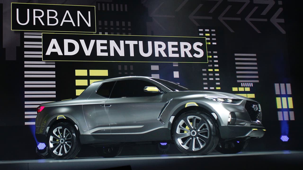Al igual que el vehículo conceptual Hyundai Santa Cruz Crossover Truck Concept (en la imagen) presentado en el Auto Show de Detroit 2015, la primera camioneta pickup de Hyundai usará el nombre 
<b>Hyundai Santa Cruz</b>.