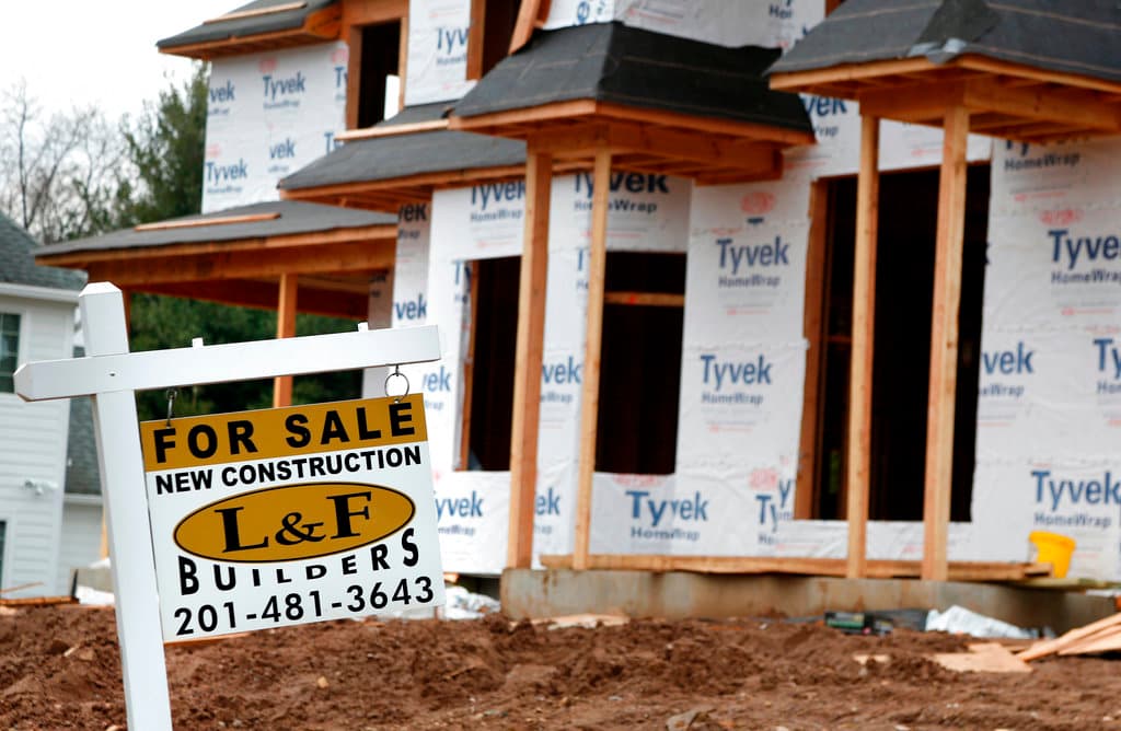 <h3 class="cms-H3-H3">Medida D, sobre la vivienda asequible para familias de bajos recursos.</h3>
<br>Con esta propuesta se busca que las ciudades incorporadas y no incorporadas al condado de Sacramento como Elk Grove, Citrus Heights, Folsom, Galt, Rancho Córdova e Isleton sean autorizadas a desarrollar, adquirir o construir anualmente
<b>viviendas para personas de escasos recursos</b>.