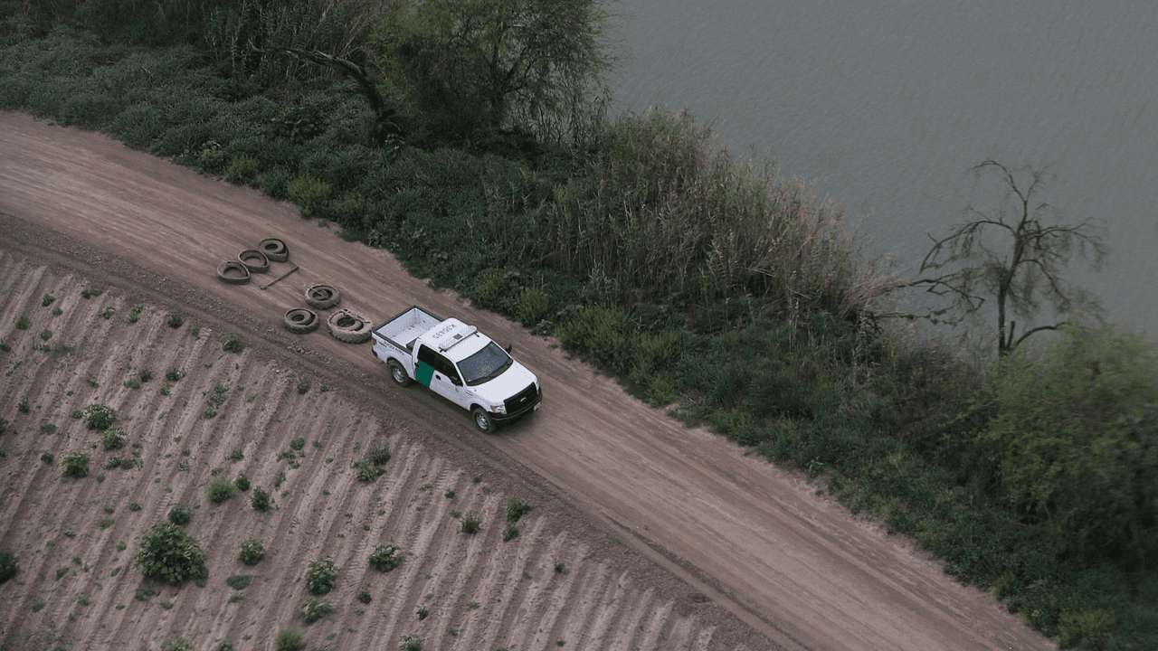 Bajo la ley SB 4, no se podrán arrestar a inmigrantes en lugares públicos como escuelas, hospitales o iglesias. Sin embargo, si estás llevando a otra persona para que tenga tratamiento médico, podría enfrentar alguna consecuencia si la policía la quiere detener. La SB 4 no contempla universidades, lo cual también podría representar riesgos para quien esté estudiando.