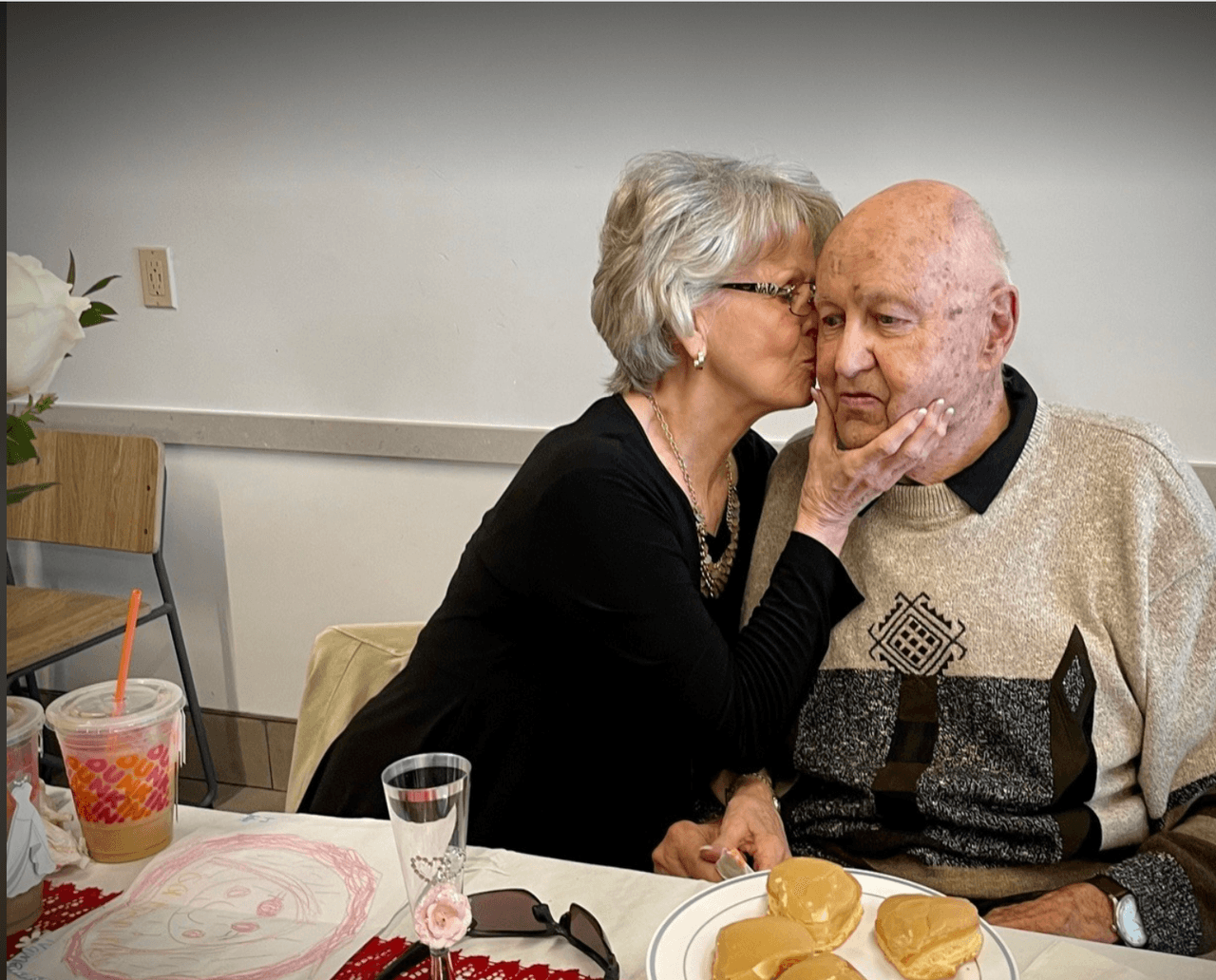 La amistad que surgió entre ellos tan fuerte, que Walker 
<b>tiene una mesa VIP en el local</b>, y ha celebrado allí su cumpleaños y su aniversario de bodas.
<br>