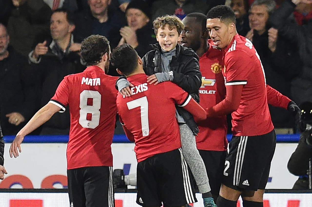 Por gestos como este, Alexis Sánchez es un crack dentro y fuera de la cancha