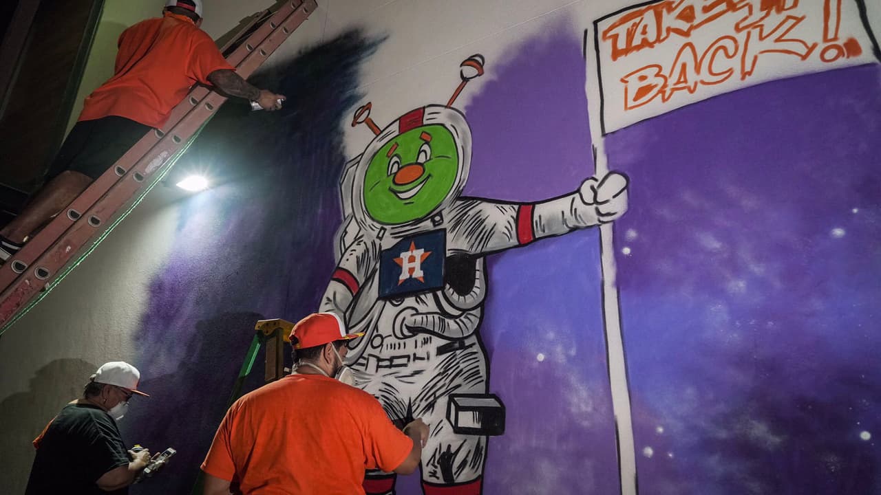 El cuarto mural fue hecho en Velvet Taco en el centro de Houston.