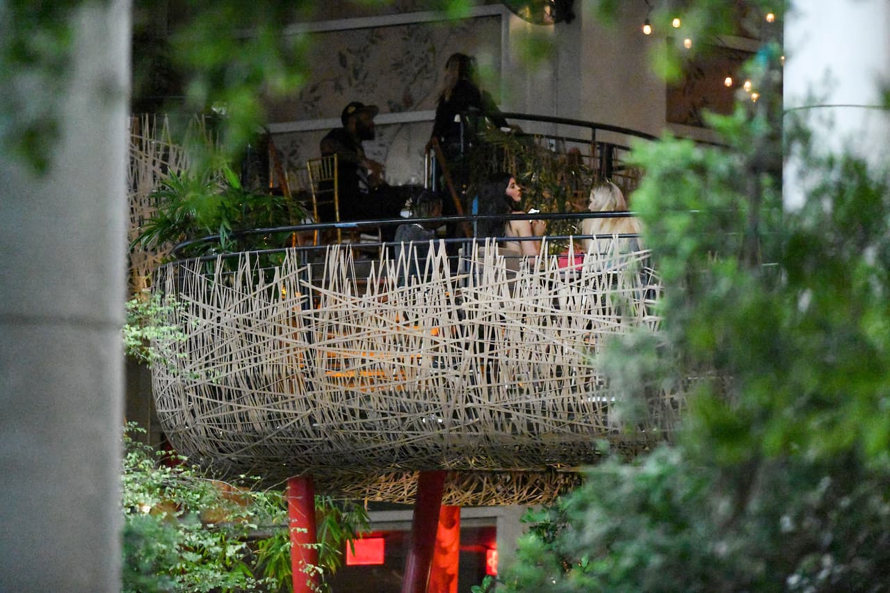 Aunque al parecer
<b><a href="https://www.univision.com/famosos/aseguran-que-kylie-jenner-y-travis-scott-pasaron-juntos-halloween-a-un-mes-de-que-se-reporto-su-separacion-fotos" target="_blank"> el cariño es latente entre ambos</a></b>, la posibilidad de una reconciliación no es del todo certera. 
<br>