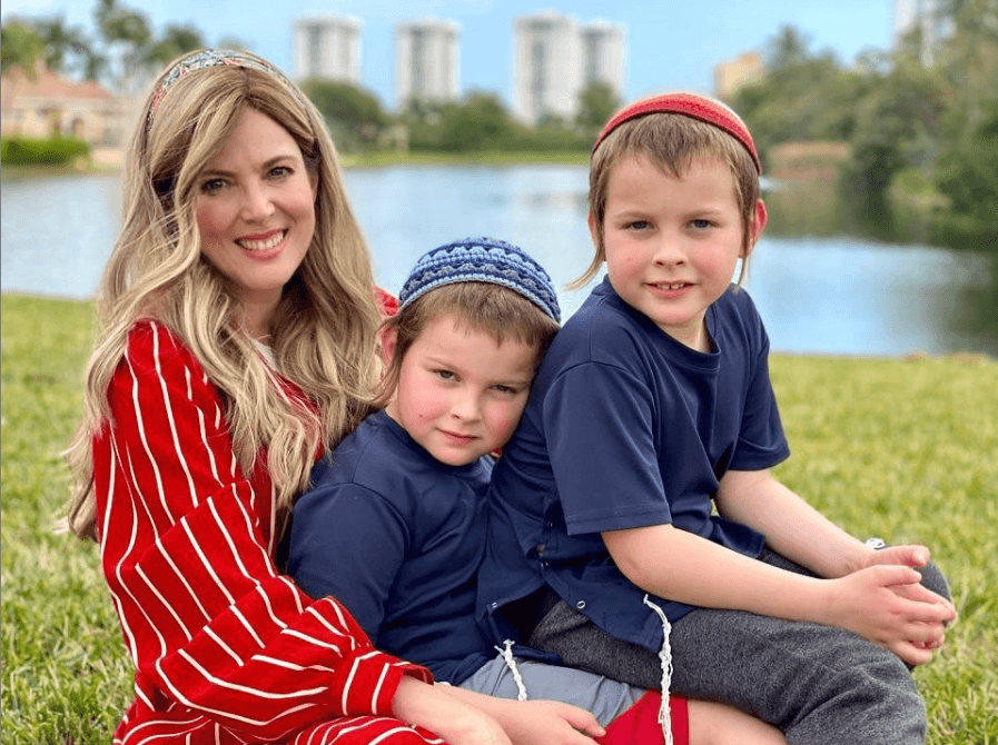 “Los hijos no son tuyos… son de Dios, yo soy un vehículo. El mundo necesita luz y si puedo traer unos hijos con una conciencia muy grande, 
<b>voy a hacer partícipe del cambio</b>”, sentenció.
<br>