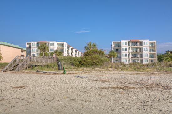 <b>12.- Sea Island Beach Club</b>
<br>
<b>100 Claustro Drive</b>
<br>Sea Island, GA 31561
<br>(912) 638-3611
<br>
<br>Este elegante club alberga cinco millas de playa privada que bordea el Océano Atlántico, tres piscinas (incluido un tobogán acuático) y acceso a múltiples deportes acuáticos (estamos hablando de todo, desde kayak hasta vela y kitesurf).
<br>