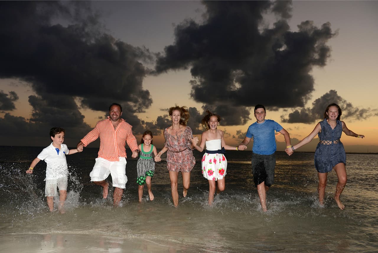 Sus hijos son los invitados de honor.