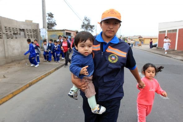 "Al menos por los próximos dos años deberíamos tener un número significativo de réplicas", subrayó Ruiz, que añadió que solamente cuando se recupere la sismicidad "normal" de la zona se dejará de hablar de réplicas y se denominará "sismos" a los nuevos temblores que se produzcan.