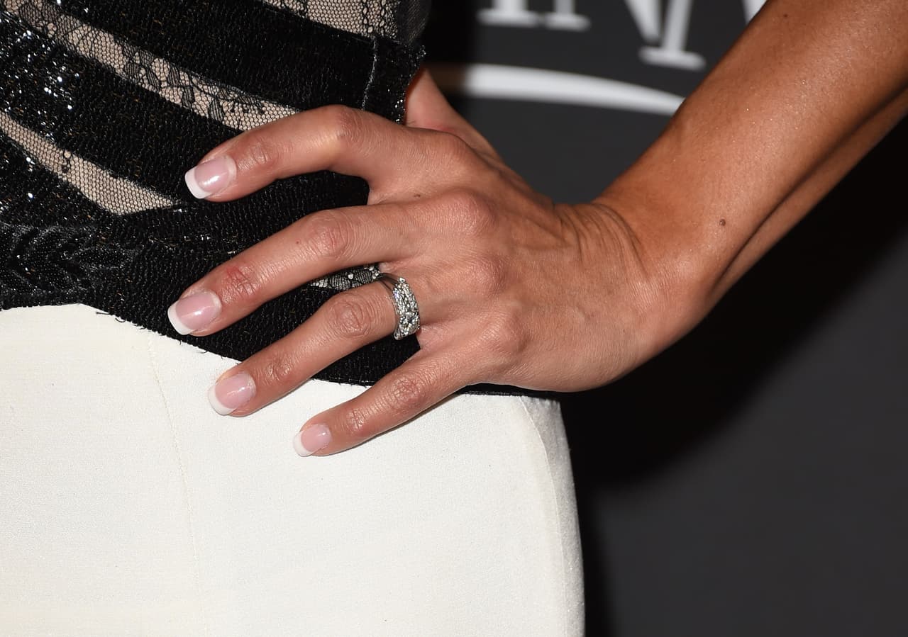 Remedio casero: cura tu mano con leche tibia y miga de pan, y deja actuar este preparado sobre la uña, explicó Ferrer.