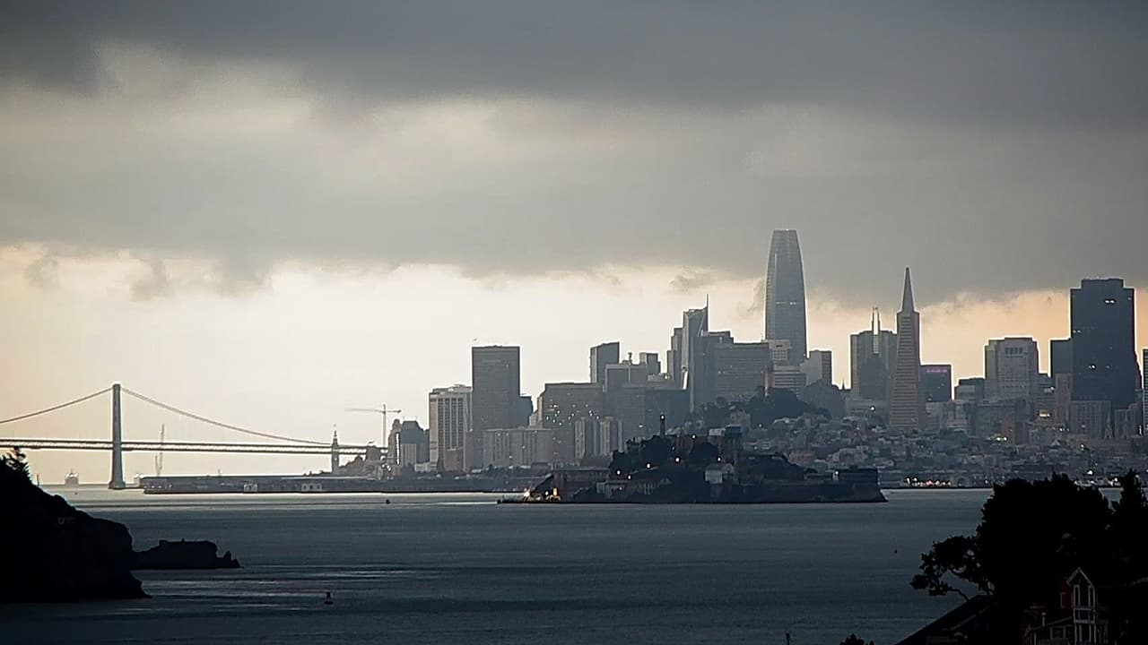 Apagón por incendio subterráneo dejará sin electricidad a usuarios hasta el sábado