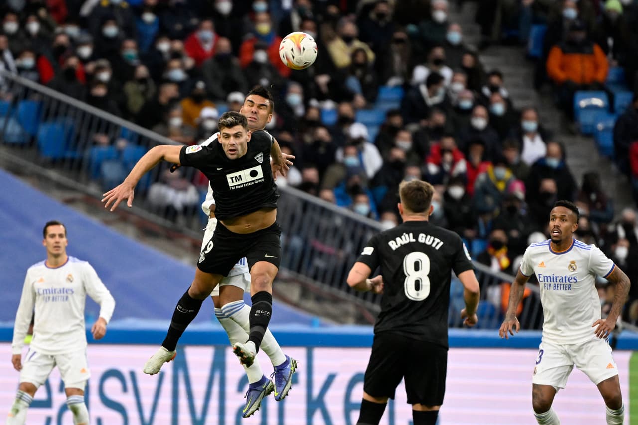 El Real Madrid consiguió un par de goles en la recta final, uno de Luka Modric por la vía del penalti al 82 y el otro en tiempo de reposición de Eder Militao, para empatar en casa ante Elche.