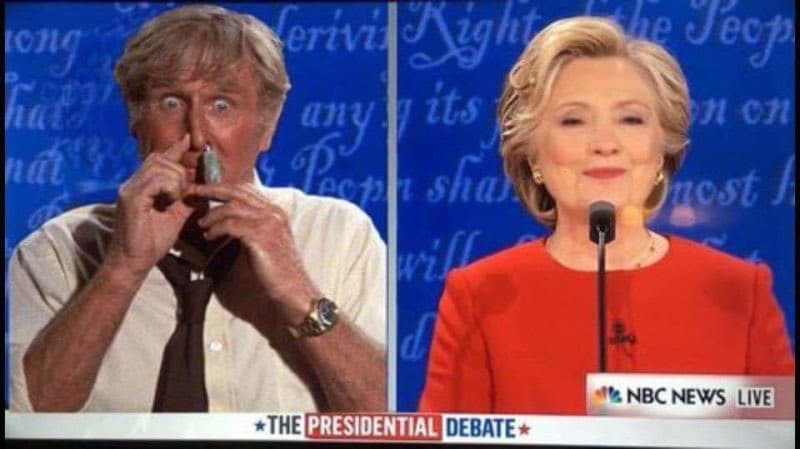 Con tanto ruido en su nariz, Trump parecía este loco personaje del cine.