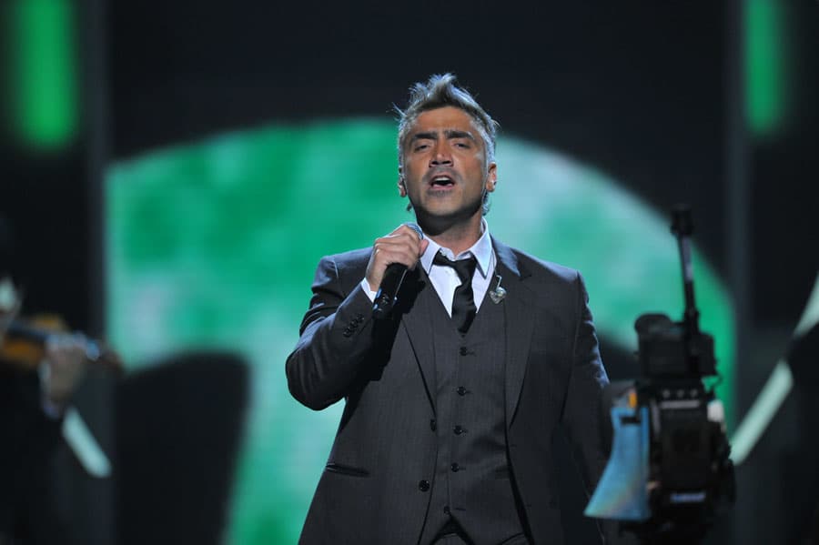 Y cerró Alejandro Fernández con el tema 'Estuve'.