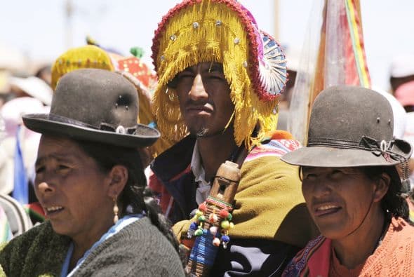 El desierto salado de Uyuni está a unos 3,650 metros de altura, entre los departamentos de Potosí y Oruro, en el Altiplano de Bolivia, sobre la Cordillera de los Andes; posee 12 mil kilómetros cuadrados y es el mayor del mundo.