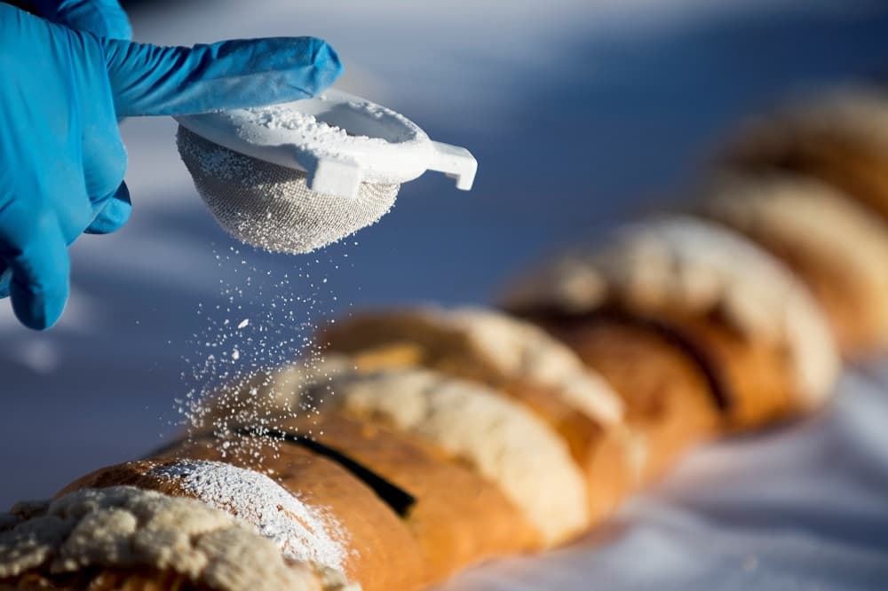 <b>Puesto 24. Panaderos. </b>Ganaron en promedio 28,548 dólares en 2018. A estos trabajadores a menudo se les exige tener una educación adicional más allá de la escuela secundaria, como alguna especialización en cocina. En el país hay 151,000 de estos empleados.
