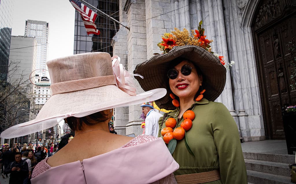 La creatividad no tuvo límites para el Desfile de Pascua y tampoco a la hora de exhibir y combinar los sombreros de la temporada.