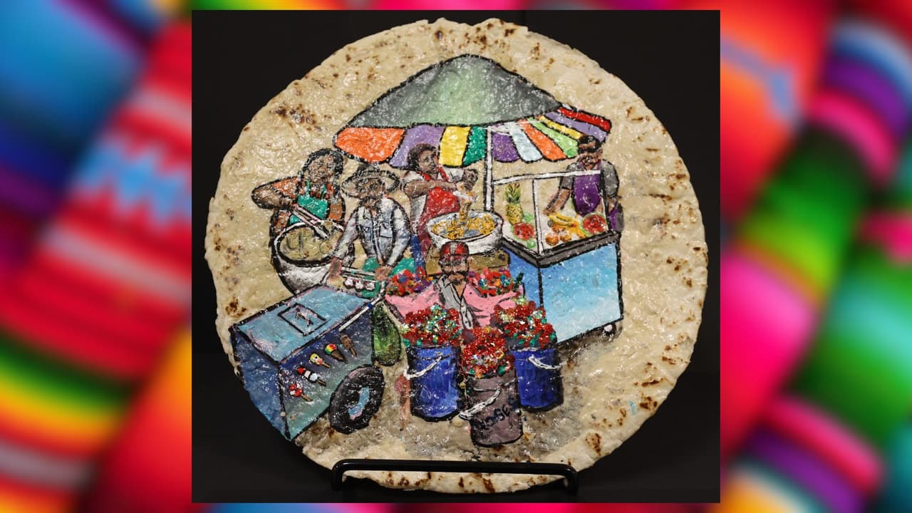 Entre las destacadas creaciones se encuentra “Pan Dulce Still Life” y “Bull Fighter Tortillas”, que 
<b>capturan la esencia de la cultura mexicana</b>. También, “Street Vendors Tortilla” nos lleva a las calles, 
<b>recordando la importancia de los vendedores ambulantes en la vida cotidiana.</b>