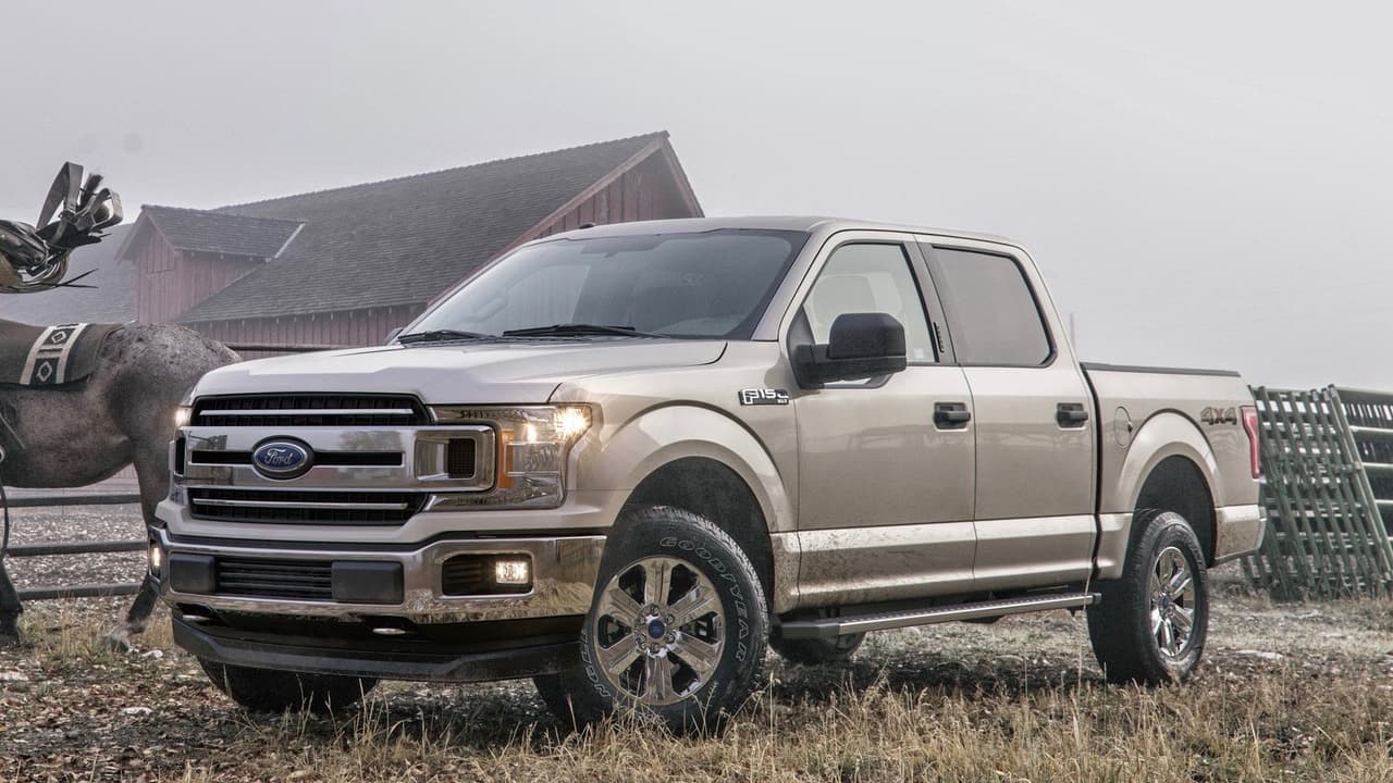 <h3 class="cms-h3-H3">7. Ford Serie-F</h3>
<br>
<br>El vehículo más vendido de Norteamérica por 
<a href="https://www.univision.com/noticias/ford/la-ford-serie-f-cumple-40-anos-como-la-linea-de-pickups-mas-vendida-en-estados-unidos-fotos#7b755a3d0000" target="_blank">41 años</a> consecutivos, retiene excepcionalmente su valor gracias a una combinación de atributos en la que la masivo atractivo en uno de sus factores predominantes. La
<a href="https://www.univision.com/noticias/pruebas-de-manejo/prueba-ford-f-150-2018" target="_blank"> Serie-F</a> no figuraba en la lista desde 2015, cuando ocupó en noveno lugar.
<br>
<br>Kelley Blue Book prevé que el valor de reventa de la 
<b>Ford Serie-F 2018</b> después de 
<b>36 meses</b> de uso alcanzará el 
<b>58.7%</b> de su valor original, mientras que después de los 
<b>60 meses</b> de uso alcanzará el 
<b>49.6%</b> del mismo.