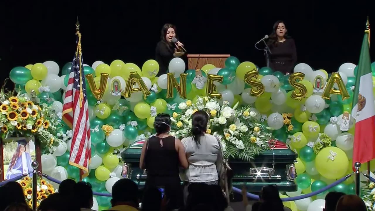 Una gran cantidad de personas acudieron para darle el último adios a 
<b><a href="https://www.univision.com/local/austin-kakw/la-historia-de-vanessa-guillen-marca-la-vida-de-una-nina-de-5-anos">Vanessa Guillén. </a></b>