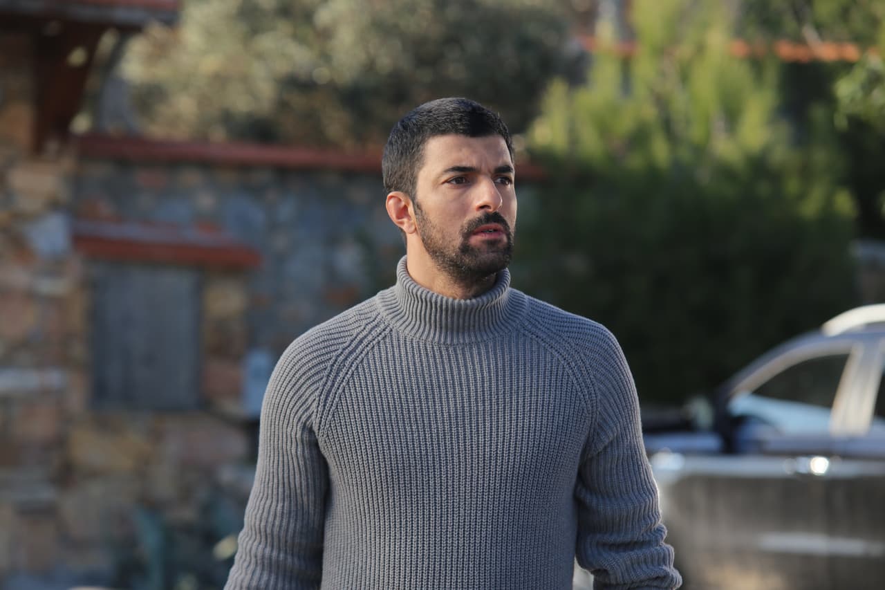 <h3 class="cms-H3-H3"><b>Cine</b></h3>
<br>A lo largo de su carrera, Engin también ha tenido la oportunidad de ser parte del cine en dos ocasiones: en 2006 en la cinta 'Kader' y en 2014 en 'Bi Kücük Eylül Meselesi'.