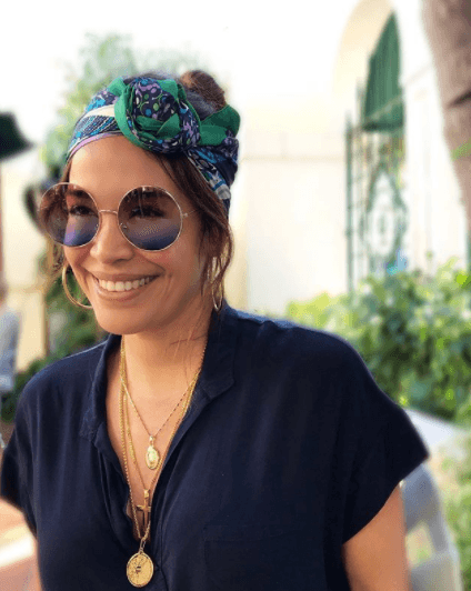 Maneras de llevarlas hay muchas, esta es otra de las opciones que ha compartido Karla en sus redes.