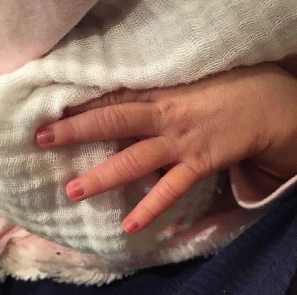 Con esta fotografía la modelo brasileña presentó a la pequela Mila en las redes sociales.