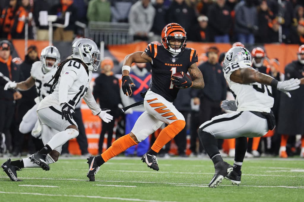Joe Burrow regresa las emociones a Cincinnati y comanda la victoria 19-26 de los Bengals sobre los Raiders.