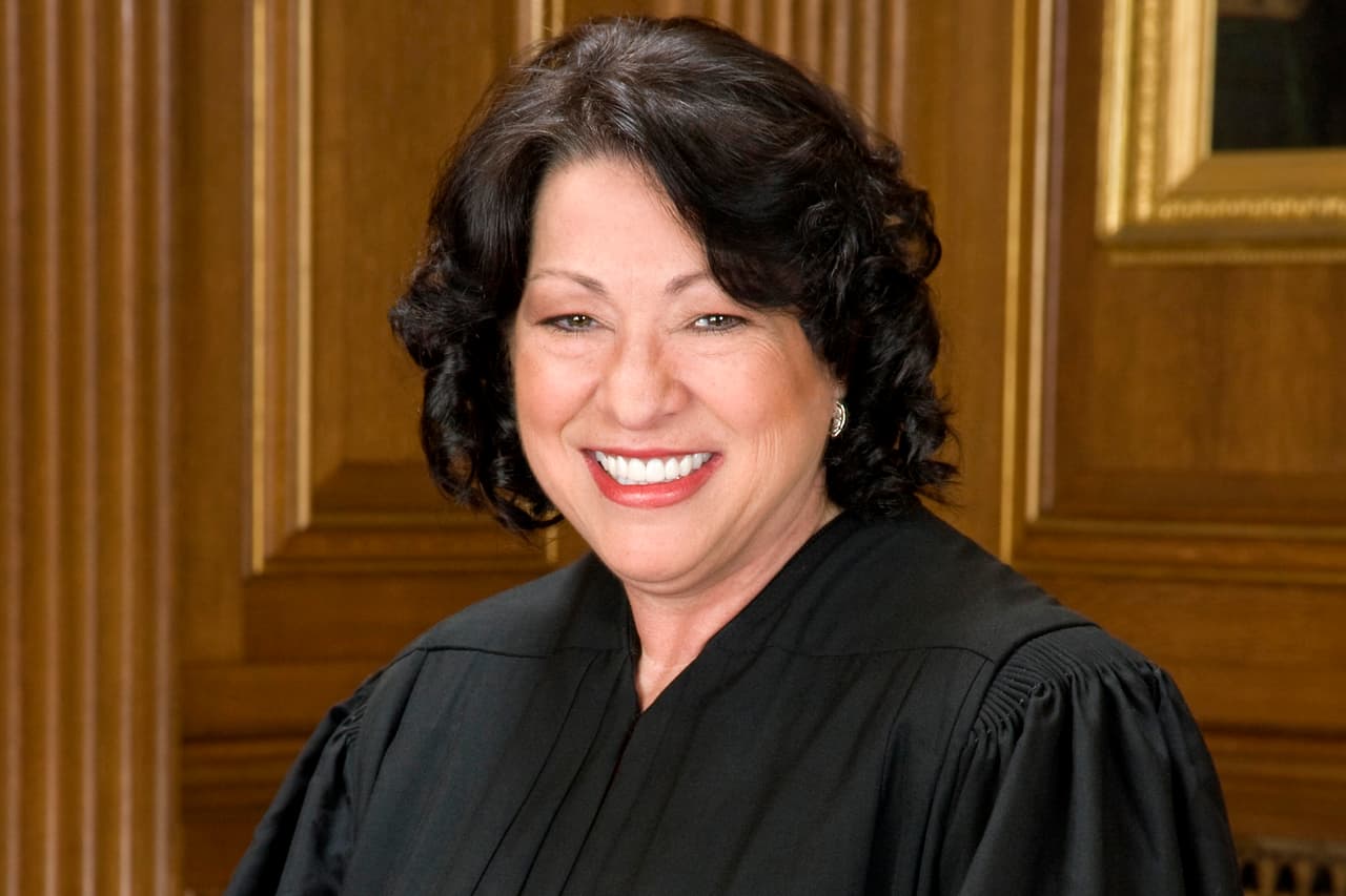 <b>Sonia Sotomayor, primera mujer latina magistrada de la Corte Suprema de Justicia.</b> De ascendencia puertorriqueña, fue designada por Barack Obama en 2009. La primera mujer en ocupar un cargo en el máximo Tribunal fue Sandra Day O'Connor, desde 1981 hasta 2006.