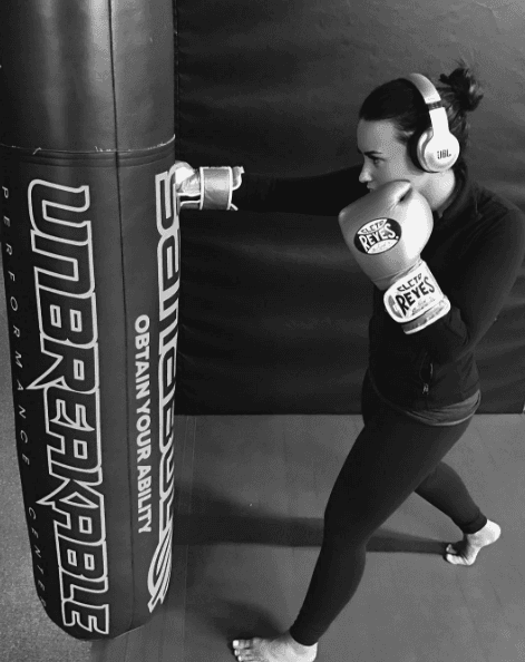 Ahora es una chica más confiada y sana.