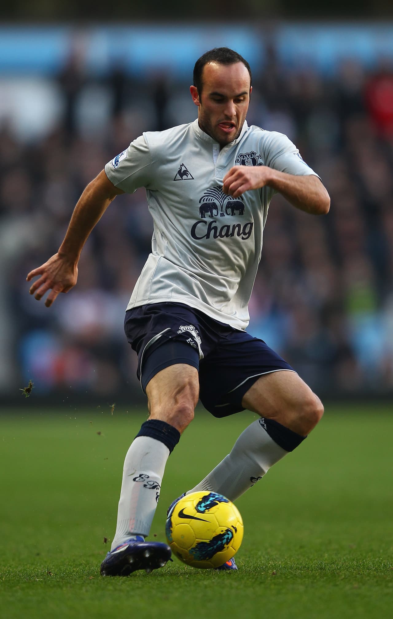 Sin embargo Donovan nunca se consolidó en Europa y solamente jugó cedido en Everton.