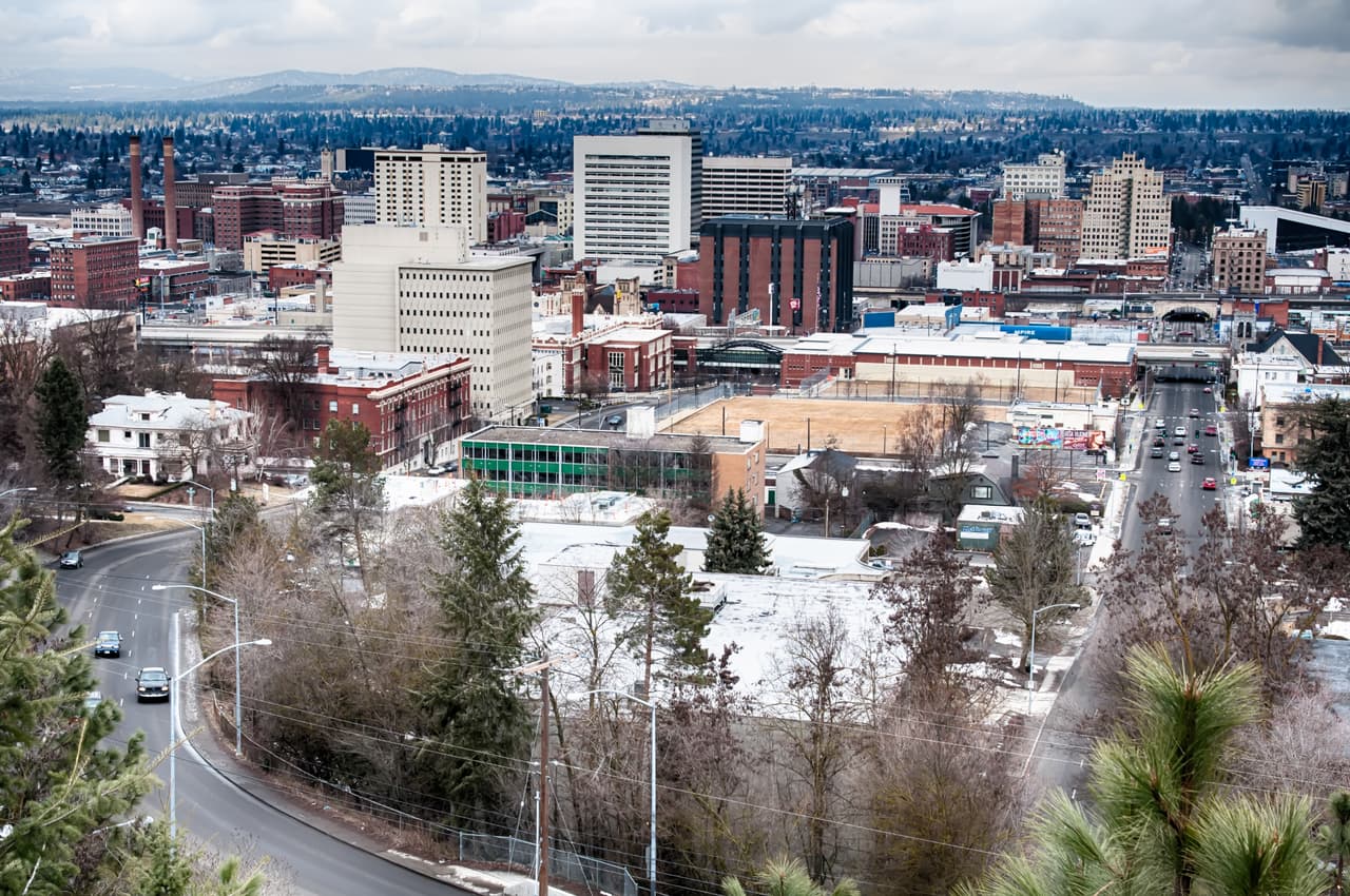 <b>Puesto 9. Spokane, Washington</b>.
<br>
<br>Valor promedio de la vivienda en febrero de 2020: 261,712 dólares.
<br>
<br>Valor promedio de la vivienda en enero de 2021: 305,380 dólares.
<br>
<br>Cambio bruto durante la pandemia: + 43,668 dólares.
<br>
<br>Porcentaje de cambio: 16.69%.
<br>