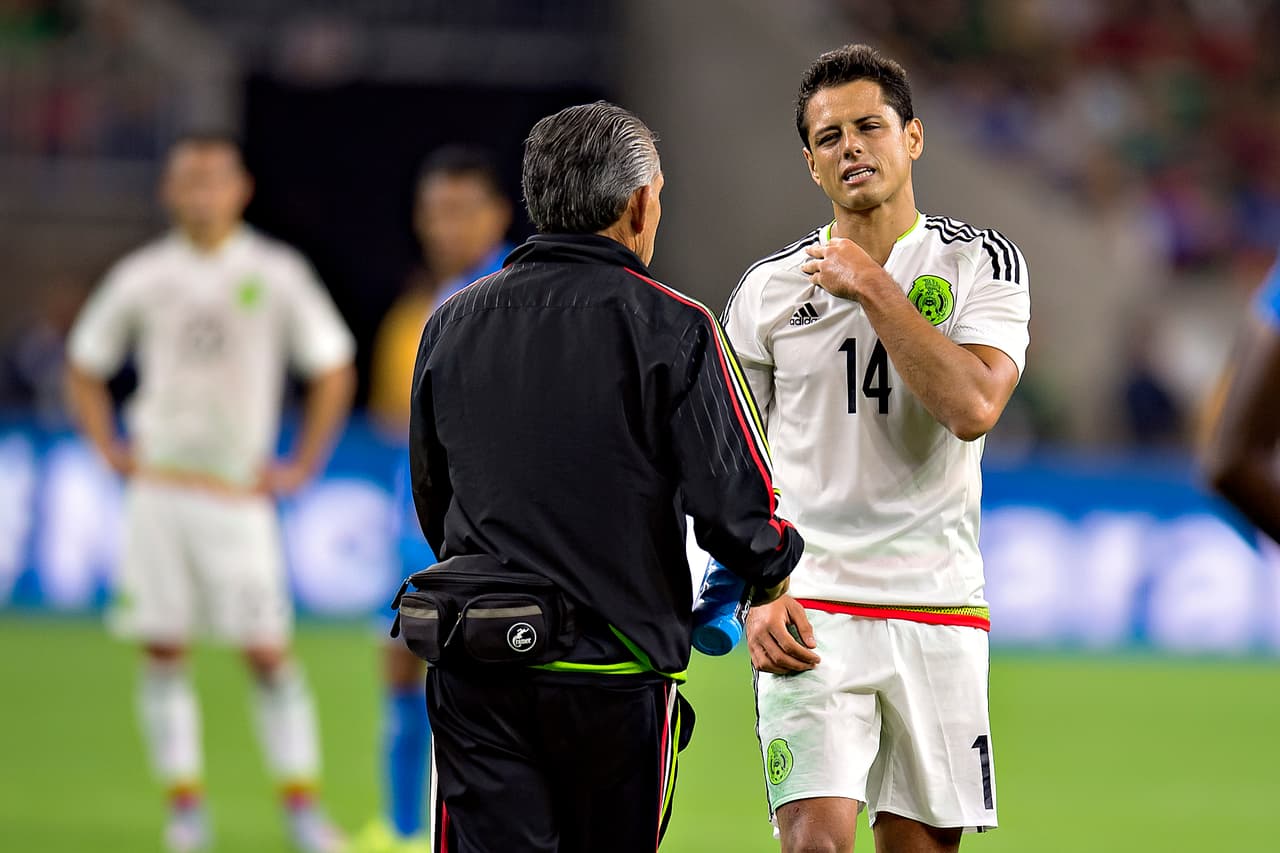 'Chicharito' ya fue operado de la fractura de clavícula