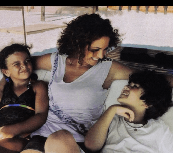 De acuerdo con la intérprete de 'Llorar', la clave ha sido el balance. Más cuando se trata de combinar su trabajo con sus compromisos de mamá, al lado de sus dos retoños: José Manuel (17 años) y Lucerito (14).